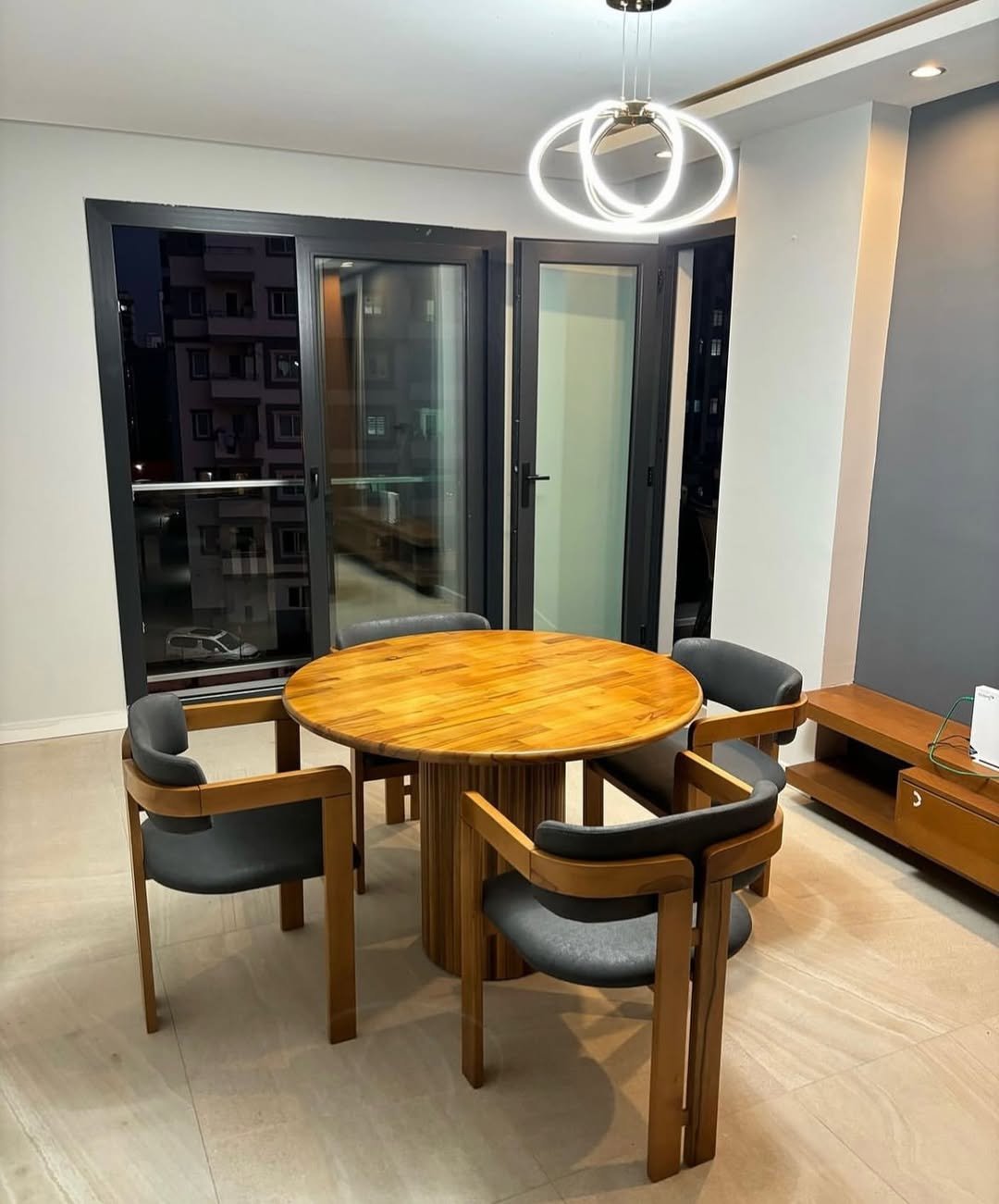 Dining table set with 4 cushioned chairs